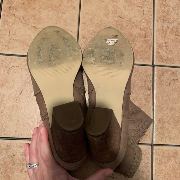 Zigi Soho Halyn Ankle Boot in Taupe size 10 - Picture 7 of 13